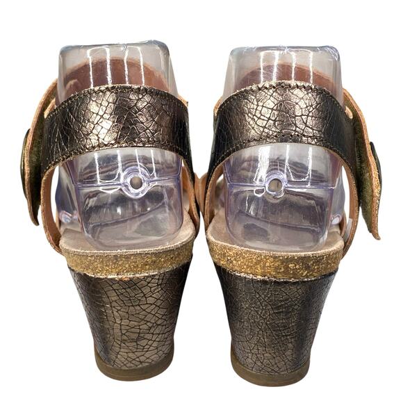 Taos Women’s Pyramid Bronze Leather Wedge Sandal Size 38 US 7/7.5 - Picture 8 of 11